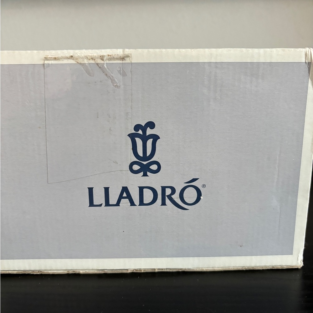 Vintage Lladro #6685 Glossy Porcelain Figurine Mimosa Alegre Happiness NEW - Picture 4 of 9